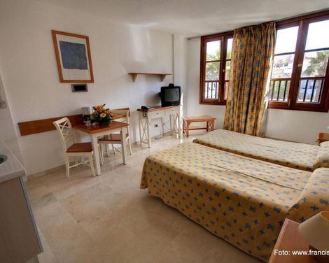 Klayman Olivina Aparthotel-3