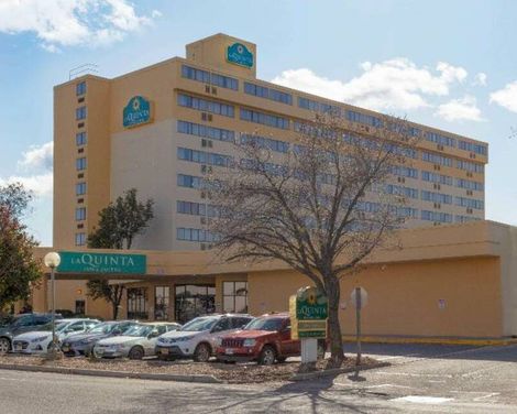 La Quinta Inn & Suites by Wyndham Secaucus Meadowlands