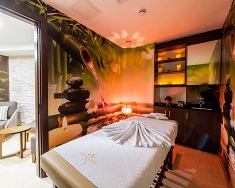 Aprilis Deluxe Hotel