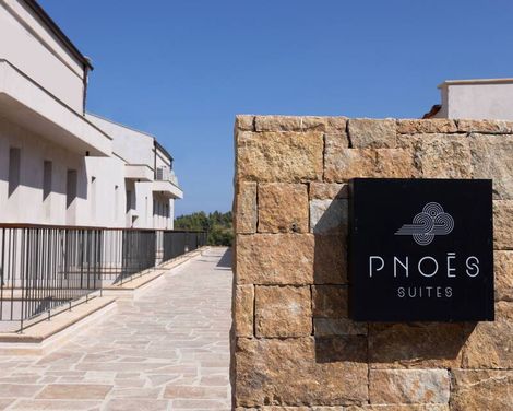 Pnoes Luxury Suites