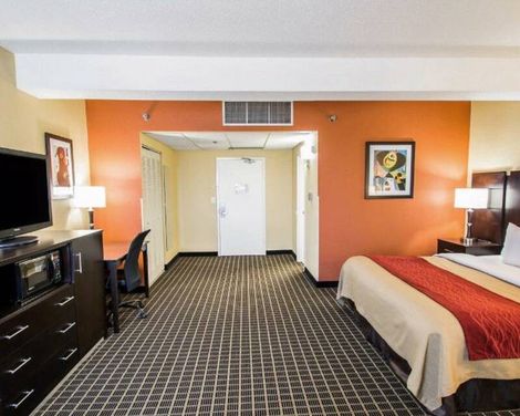 Clarion Inn & Suites Miami Airport