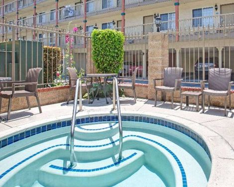 Days Inn by Wyndham Los Angeles LAX/Redondo/Manhattan Beach-3