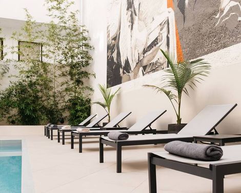 The City Hotel & Suites