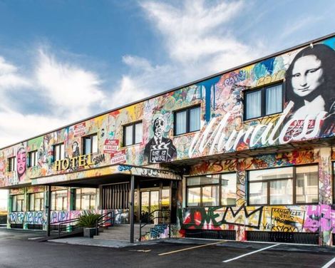 Muraless Art Hotel