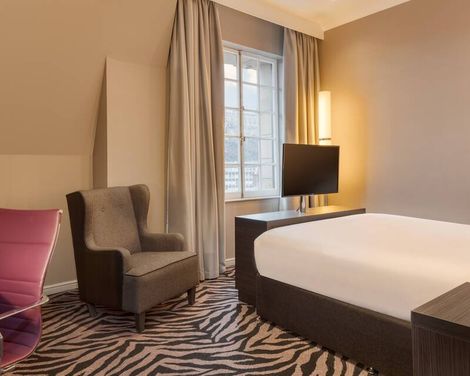 DoubleTree by Hilton Hotel Edinburgh City Centre-1
