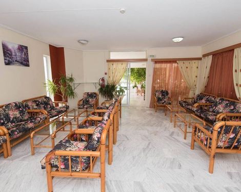 Leonidas Hotel & Studios
