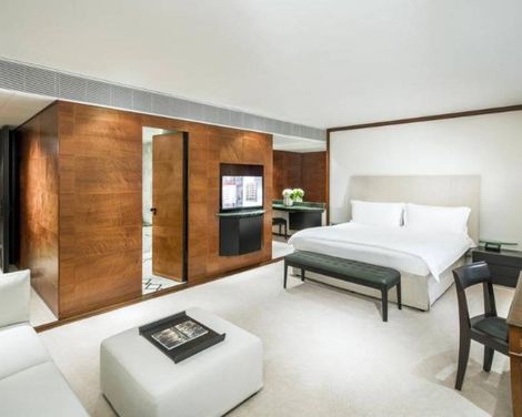 COMO The Halkin-1