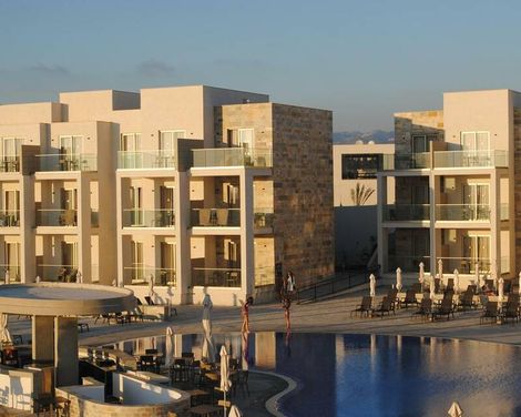 Amphora Hotel & Suites