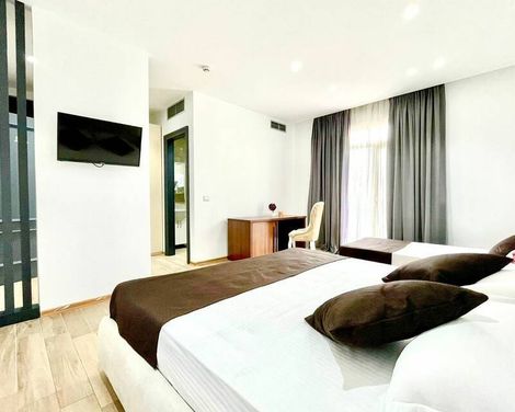 AMH Hotel Durres-1