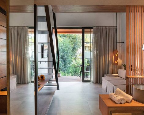 Pilot Amphora Boutique Hotel