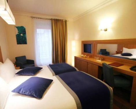 Westside Arc de Triomphe-0