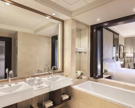 The Ritz-Carlton Abu Dhabi Grand Canal