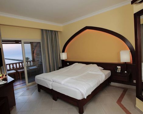 The Breakers Diving & Surfing Lodge