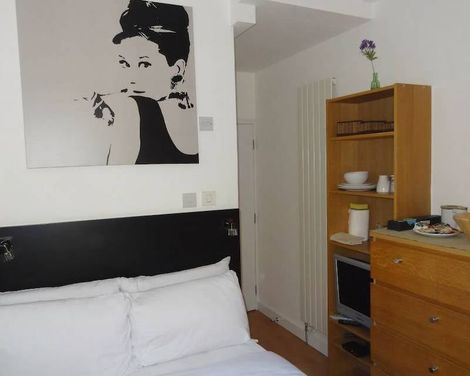 Studios 2 Let North Gower-3