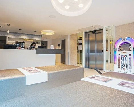 Point A Hotel Canary Wharf-3