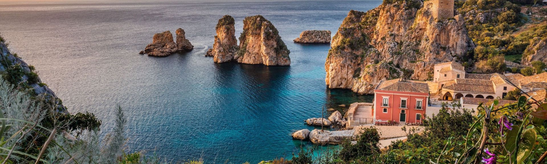 Blick auf die Tonnara di Scopello im Nordwesten Siziliens, Italien