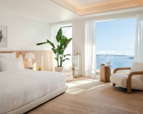 The Roc Club, A Hotel to Live