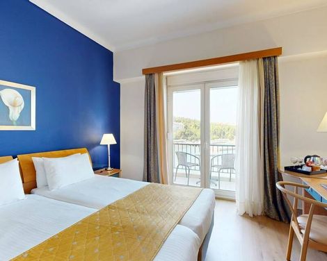 Lucy Hotel