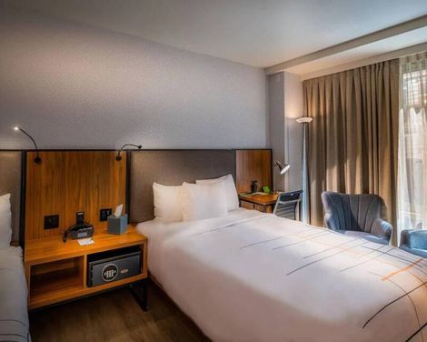 La Quinta Inn & Suites by Wyndham Times Square South-3