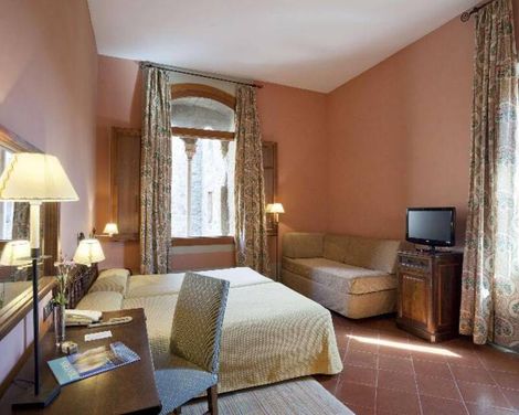 Parador De Cardona