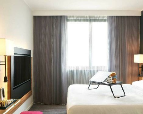 Moxy Edinburgh Airport