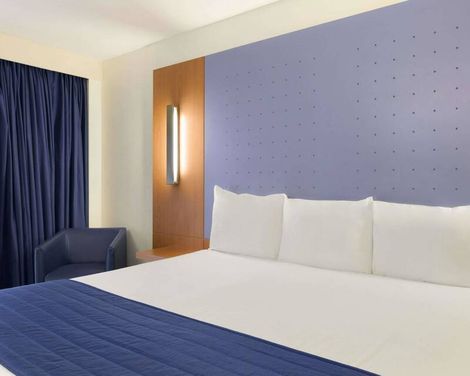 Ramada by Wyndham London North M1-1
