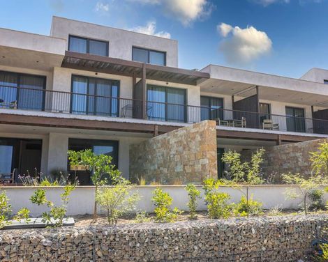Pnoes Luxury Suites