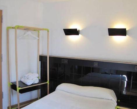 Hostal Athenas Sant Adria de Besos-1