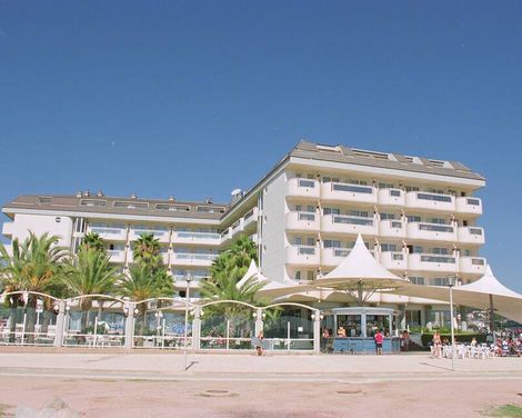 Caprici Beach Hotel & Spa
