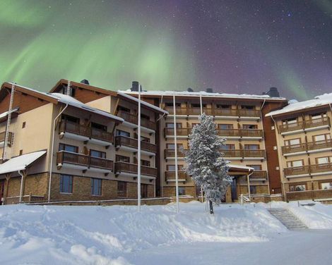 Santas Hotel Tunturi incl. Transfer & Schneemobil Safari & Nordlichter Tour