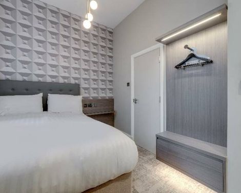 Mornington Victor Hotel