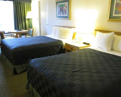 Maingate Lakeside Resort-0
