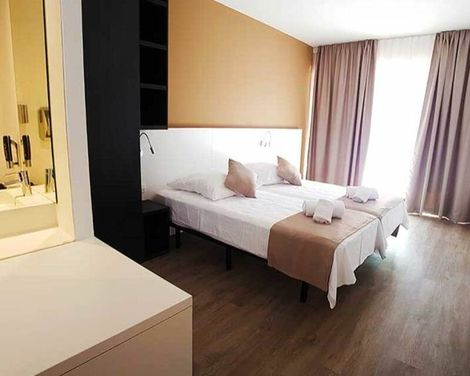 Planet One Hotel - Adults Only inkl. Mietwagen