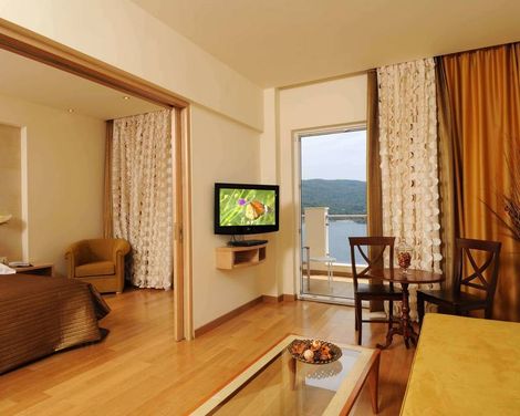 Akrotiri Beach Resort Hotel