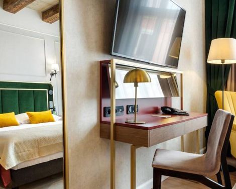 Golden Queen Apartments