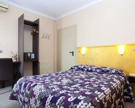 Hostal Barcelona-0