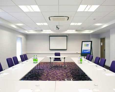 Holiday Inn Express Dunstable-1