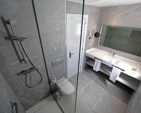 Broncemar Beach Suites Hotel
