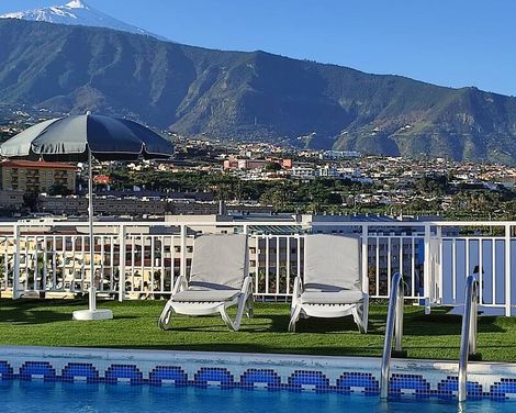 Skyview Hotel by LIVVO