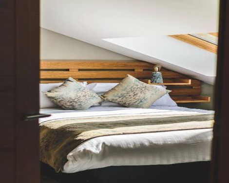 Mono Suites