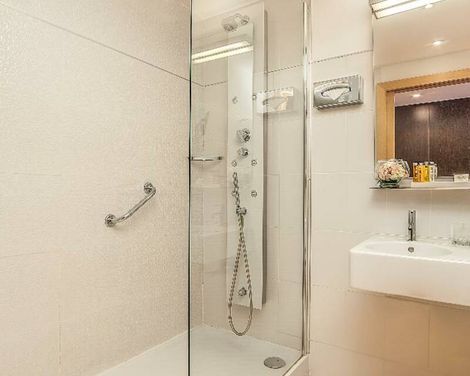 Hôtel Montaigne & Spa-0