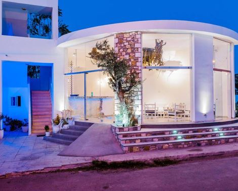 Kouros Home