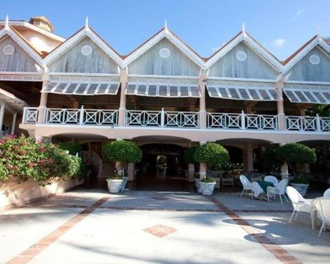 Coco Reef Resort & Spa