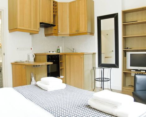 Studios 2 Let Serviced Apartments-3