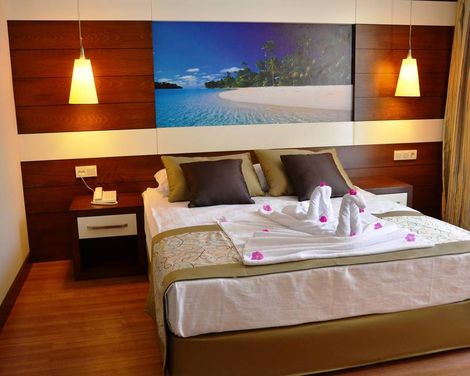 Adella Side Hotel