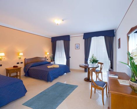 Ulisse Deluxe Hostel-1
