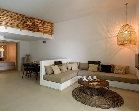 Este Luxury Suites-1