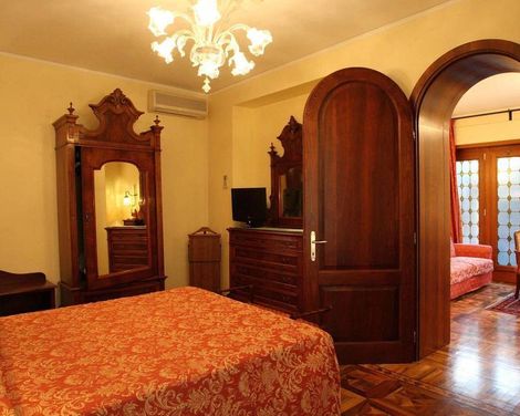 Pensione Accademia - Villa Maravege-1