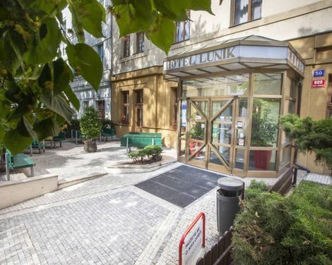 Hotel Lunik-1