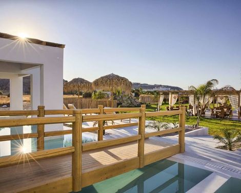 Alia Luxury Suites & Spa Beachfront Hotel